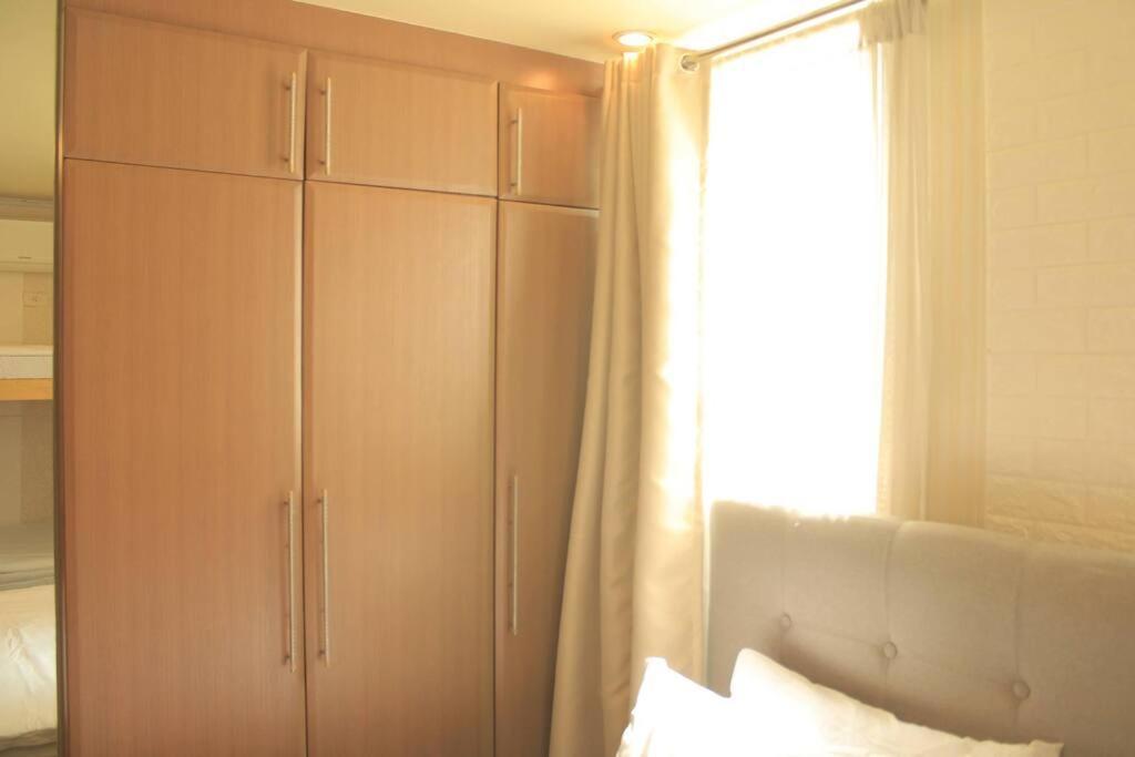 A2j Luxury 1br Balcony Near Venice Mall Bgc Manila