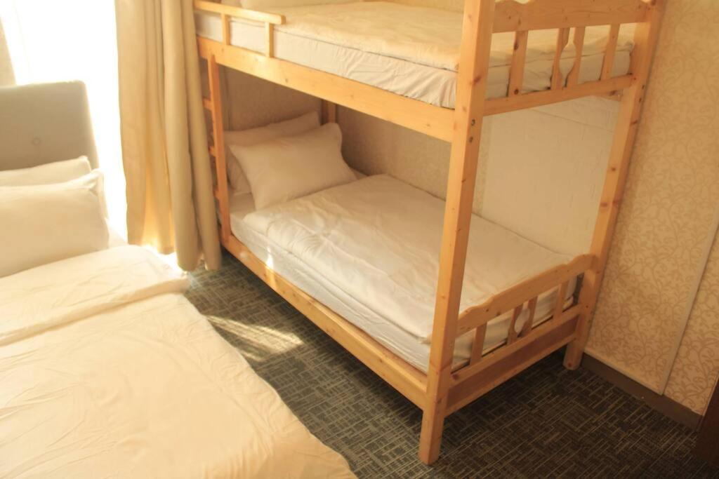 A2j Luxury 1br Balcony Near Venice Mall Bgc *