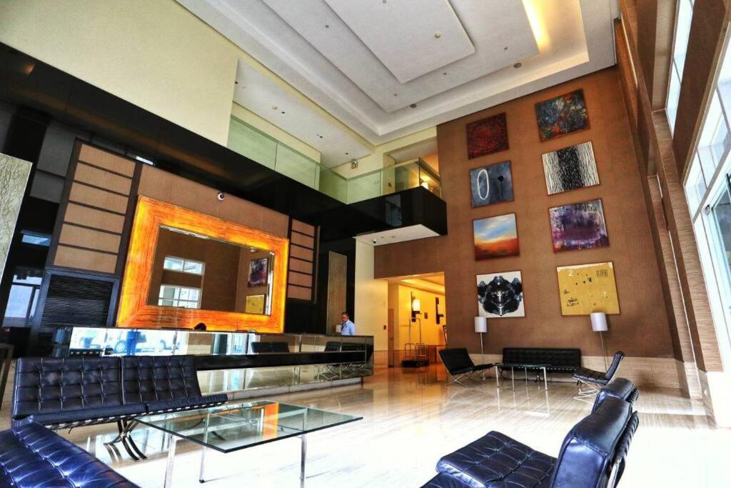 Apartment Bgc 2br Near Sm Aura With Free Parking & Wi-fi