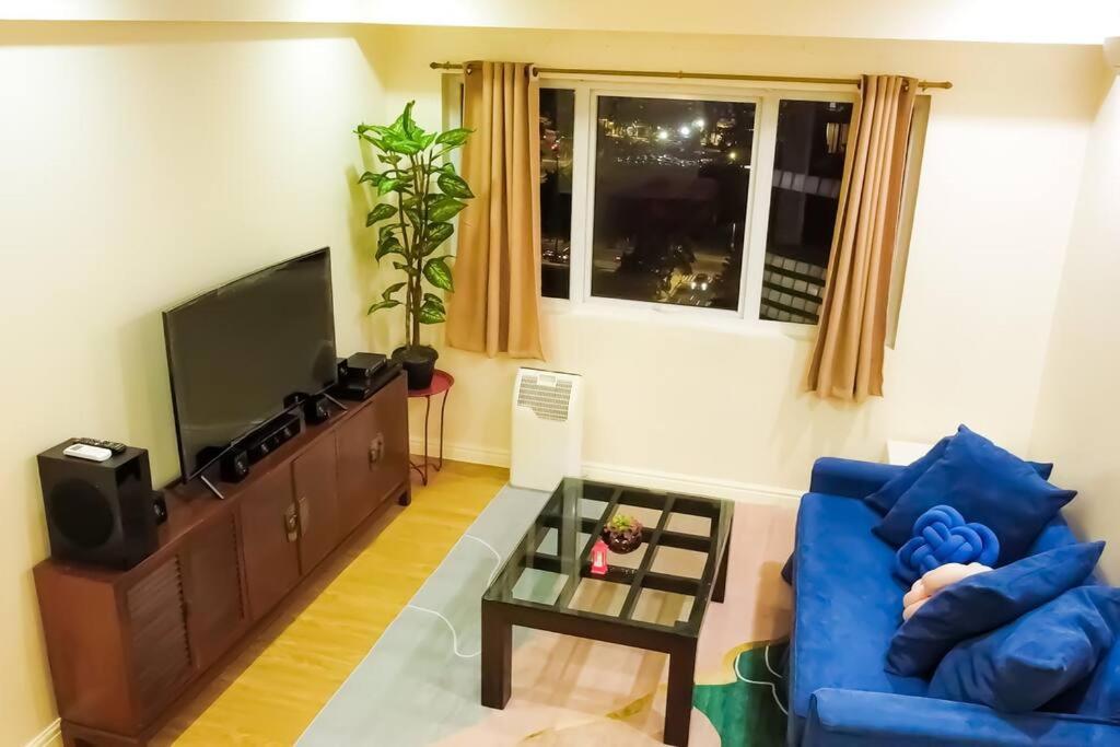 Apartment Bgc 2br Near Sm Aura With Free Parking & Wi-fi