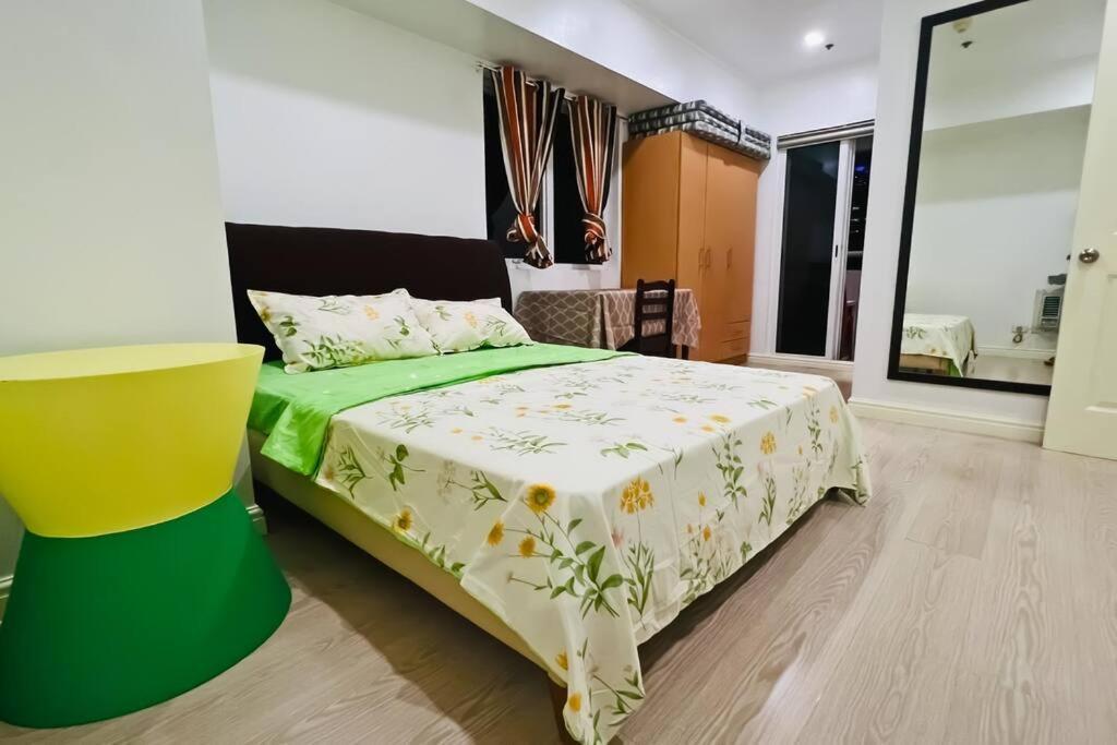 Bgc 2br Near Sm Aura With Free Parking & Wi-fi *
