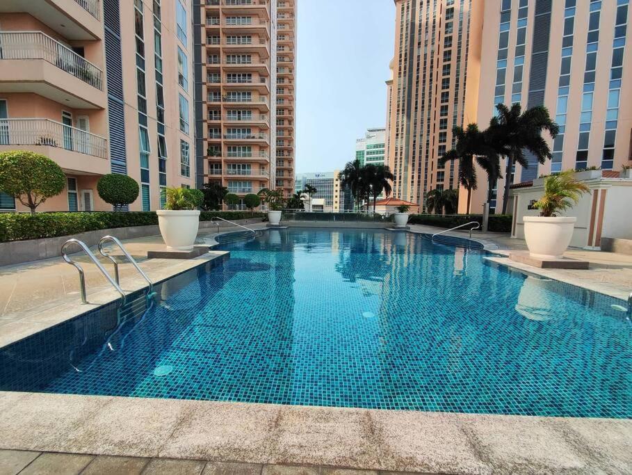 A2j Luxury Near Venice Mall Bgc Taguig Manila