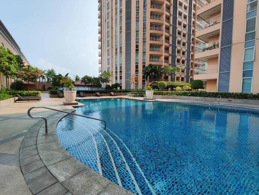 Apartment A2j Luxury Near Venice Mall Bgc Taguig Manila