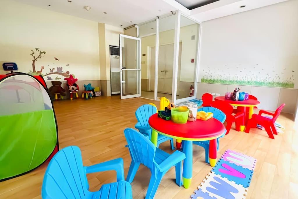 Bgc 2br Near Sm Aura With Free Parking & Wi-fi Apartment Manila