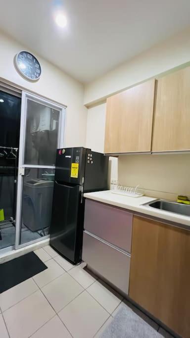 Bgc 2br Near Sm Aura With Free Parking & Wi-fi Apartment *