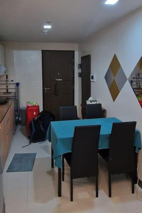 Emilio Cozy 1br In Makati Apartamento Manila