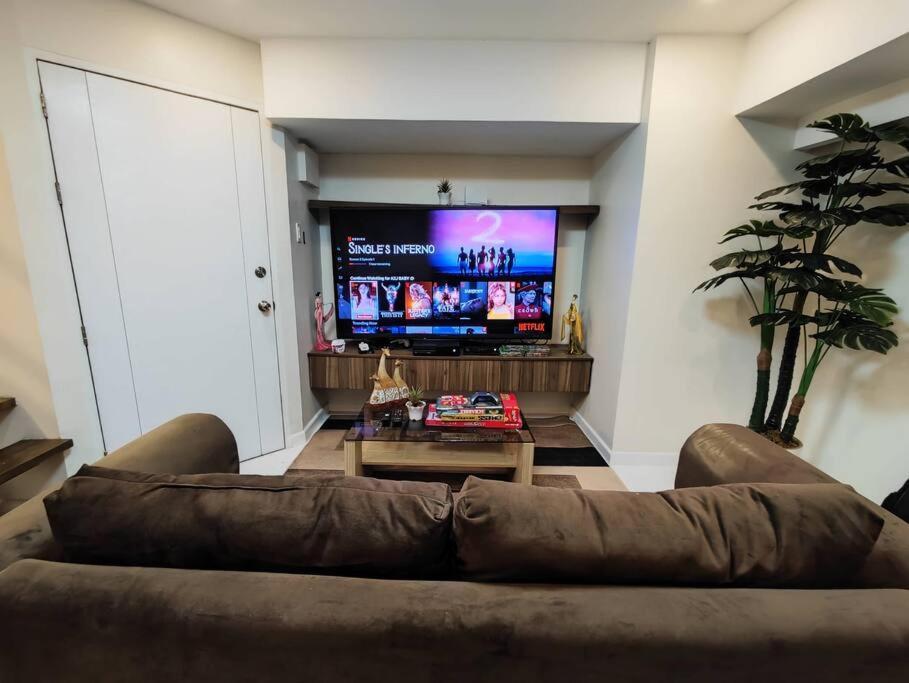 A2j Luxury 2br Near High Street Bgc Taguig Apartment