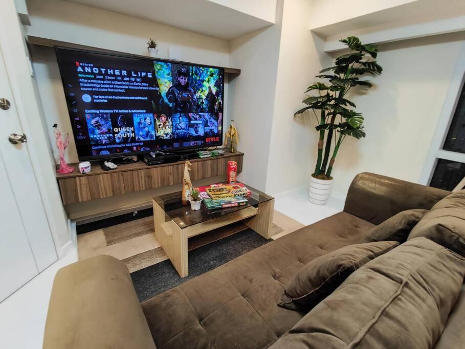 A2j Luxury 2br Near High Street Bgc Taguig
