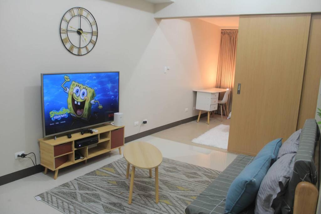 A2j Luxury 2br Near Uptown Mall Bgc Taguig Manila