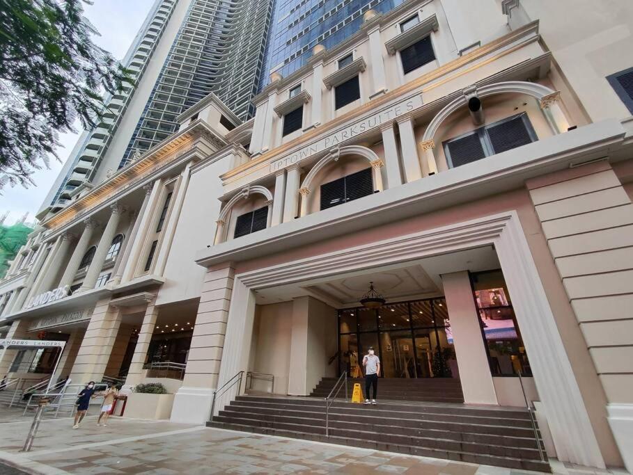 A2j Luxury 2br Near Uptown Mall Bgc Taguig Manila