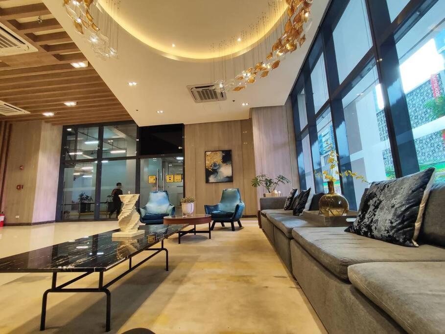 Apartment A2j Luxury 2br Near Uptown Mall Bgc Taguig