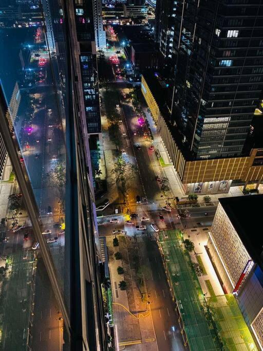 Cosy Executive 1 Bedroom Uptown Parksuites Ultra Fast Internet Manila