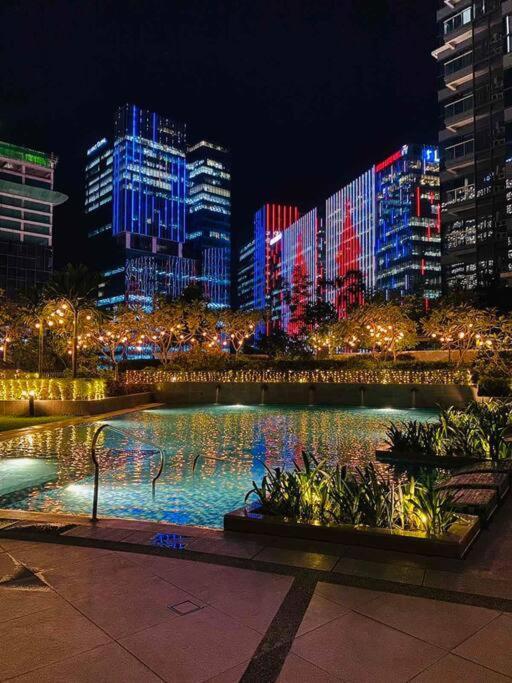 Cosy Executive 1 Bedroom Uptown Parksuites Ultra Fast Internet Apartment *