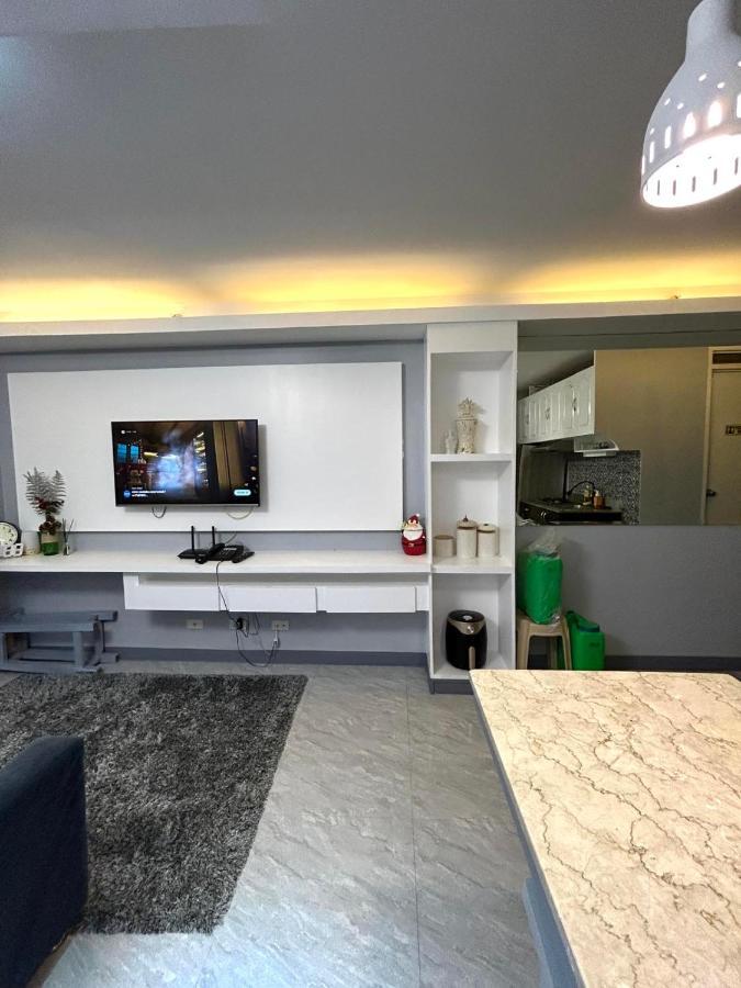 Racky's Condotel - Type With Vibe * Manila
