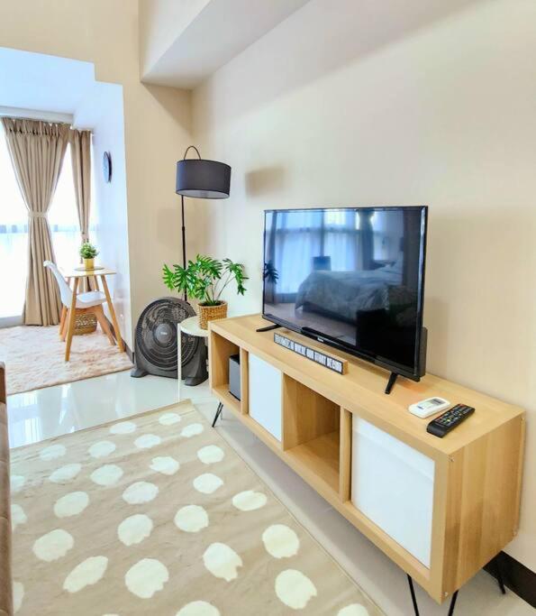 Cosy Executive 1 Bedroom Uptown Parksuites Ultra Fast Internet Apartment Manila