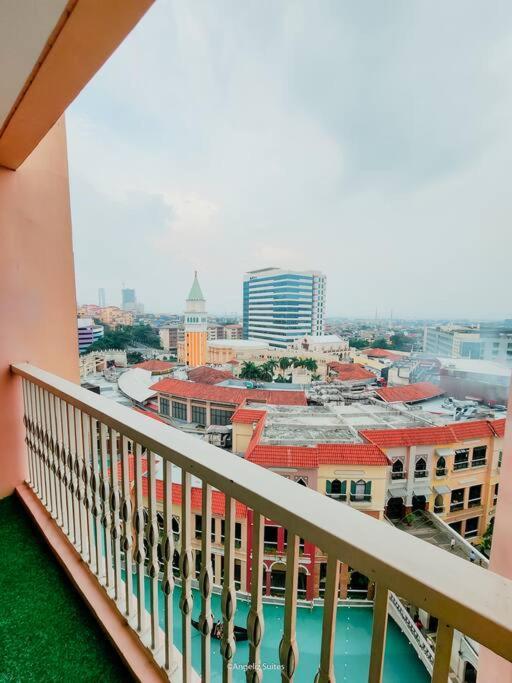 Venice View Balcony At Mckinley Hill