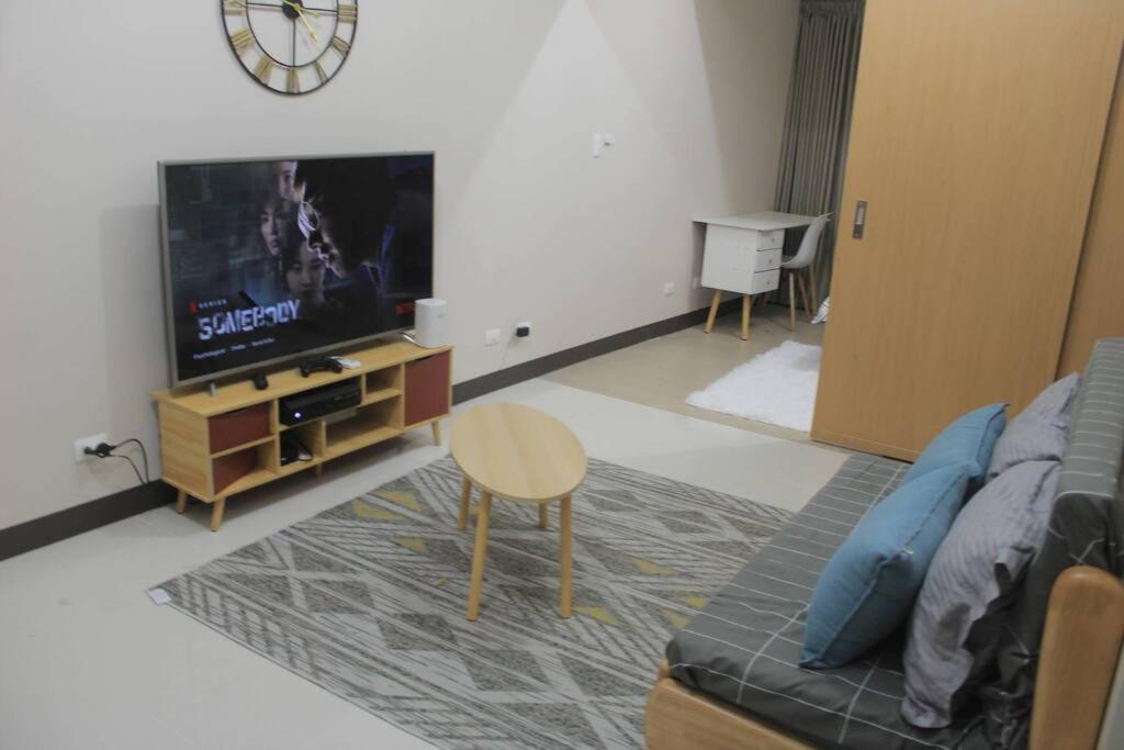 A2j Luxury 2br Near Uptown Mall Bgc Taguig *