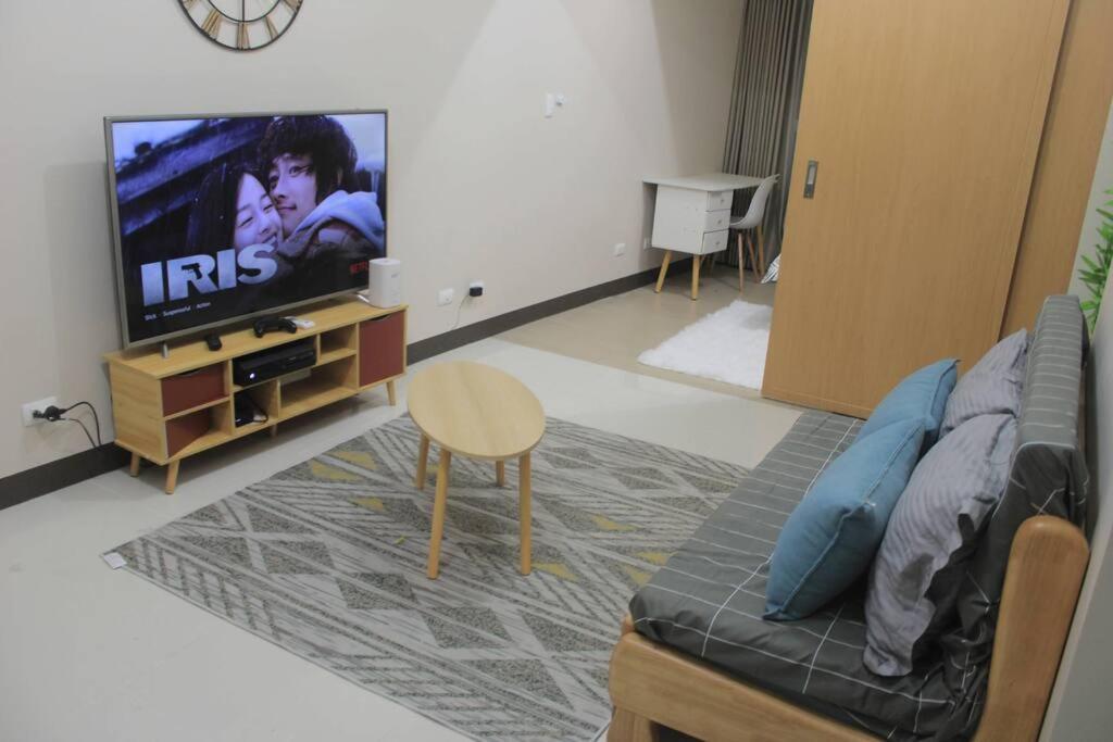A2j Luxury 2br Near Uptown Mall Bgc Taguig
