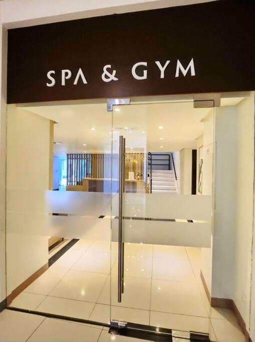 Cosy Executive 1 Bedroom Uptown Parksuites Ultra Fast Internet * Manila