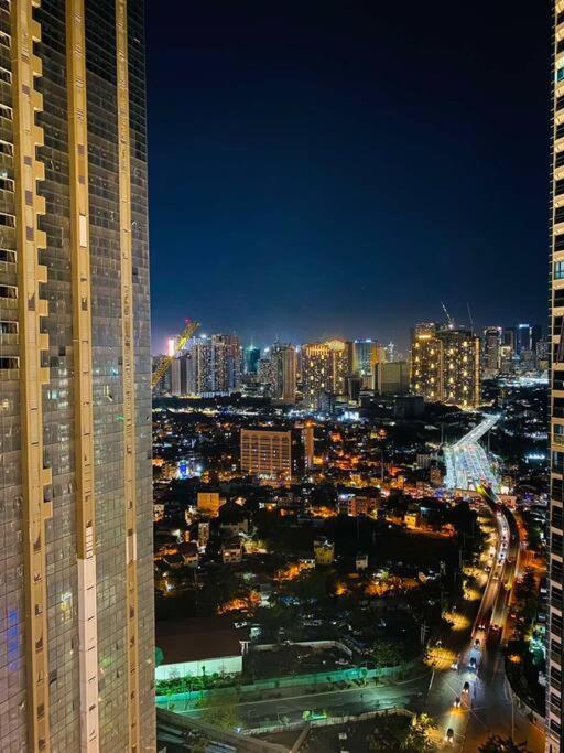 Cosy Executive 1 Bedroom Uptown Parksuites Ultra Fast Internet Apartment *