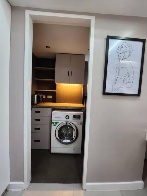 Enjoy Bgc Sunset And Golf Course View 2 Bedroom Loft With 100mbps Internet Connection Apartamento *
