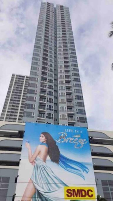 Apartment Breeze Residences - 1br Unit With Balcony -top Floor Manila