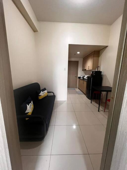 Breeze Residences - 1br Unit With Balcony -top Floor *