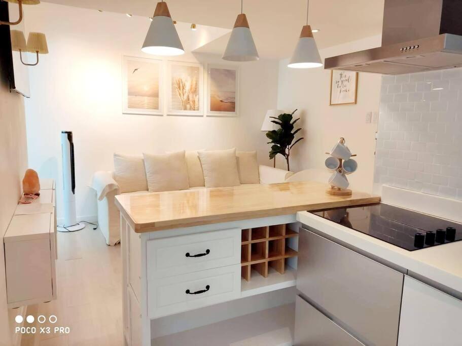Azure Skyview Penthouse Minimalist Unit Apartment *