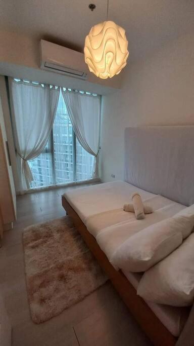 Apartment Azure Skyview Penthouse Minimalist Unit