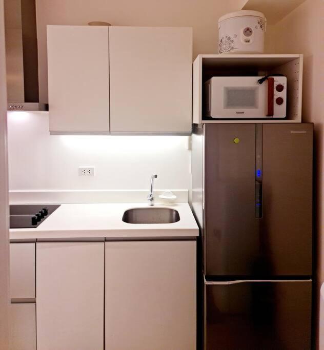 Apartment Azure Skyview Penthouse Minimalist Unit