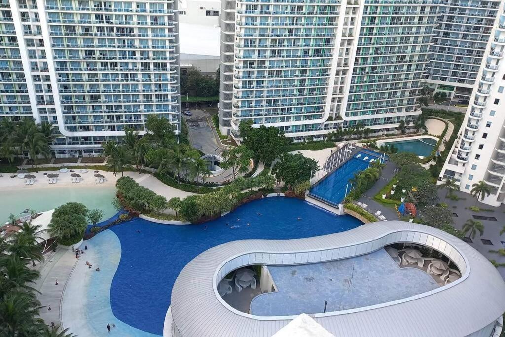 Apartment Azure Skyview Penthouse Minimalist Unit Manila