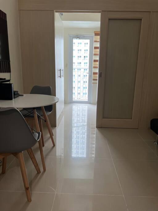 Jazz Residences - 1 Bedroom With Balcony - Cable, Wifi & Netflix Apartment Manila