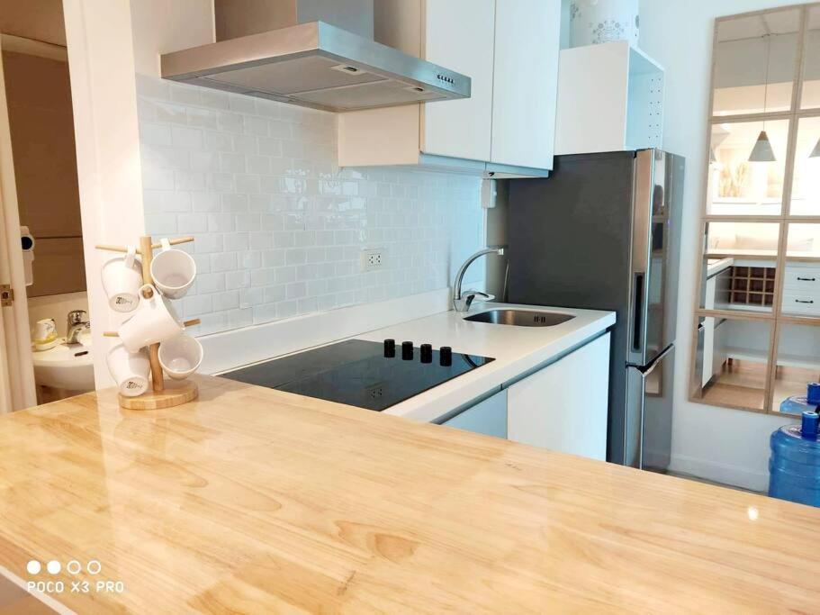 Apartment Azure Skyview Penthouse Minimalist Unit