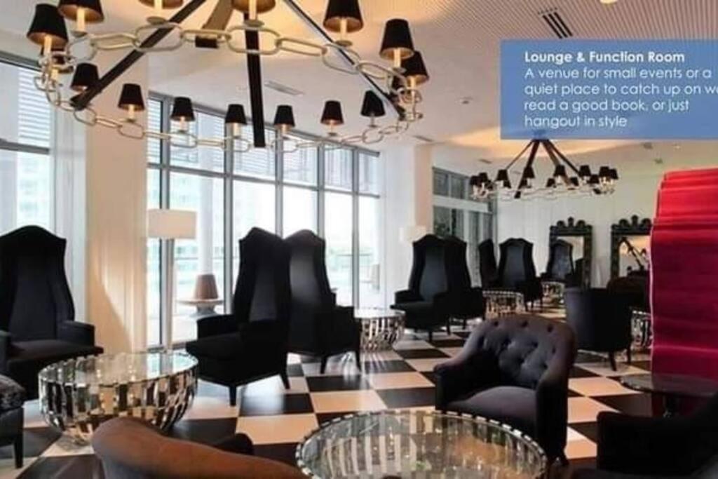 Apartment Azure Skyview Penthouse Minimalist Unit *