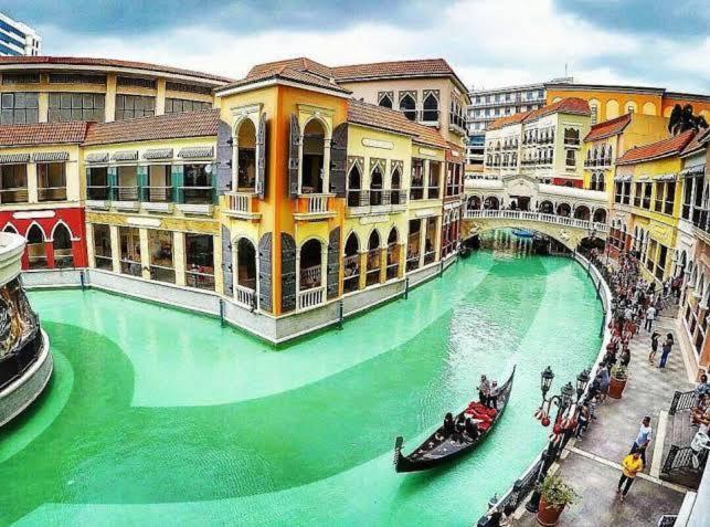 Morgan Bgc Shortwalk2 Venice Mall Free Pool Gym Apartment Manila