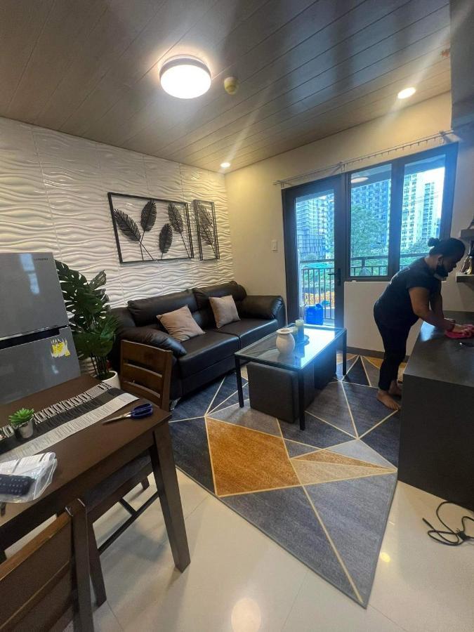 Urban Oasis: Prime With Airport Convenience