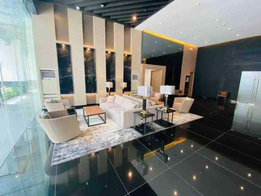 Apartment Modern Classic 1 Bedroom Air Residences Makati Manila
