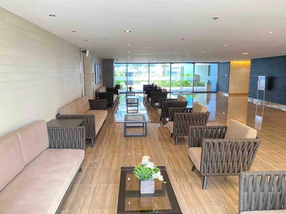 Modern Classic 1 Bedroom Air Residences Makati Apartment *
