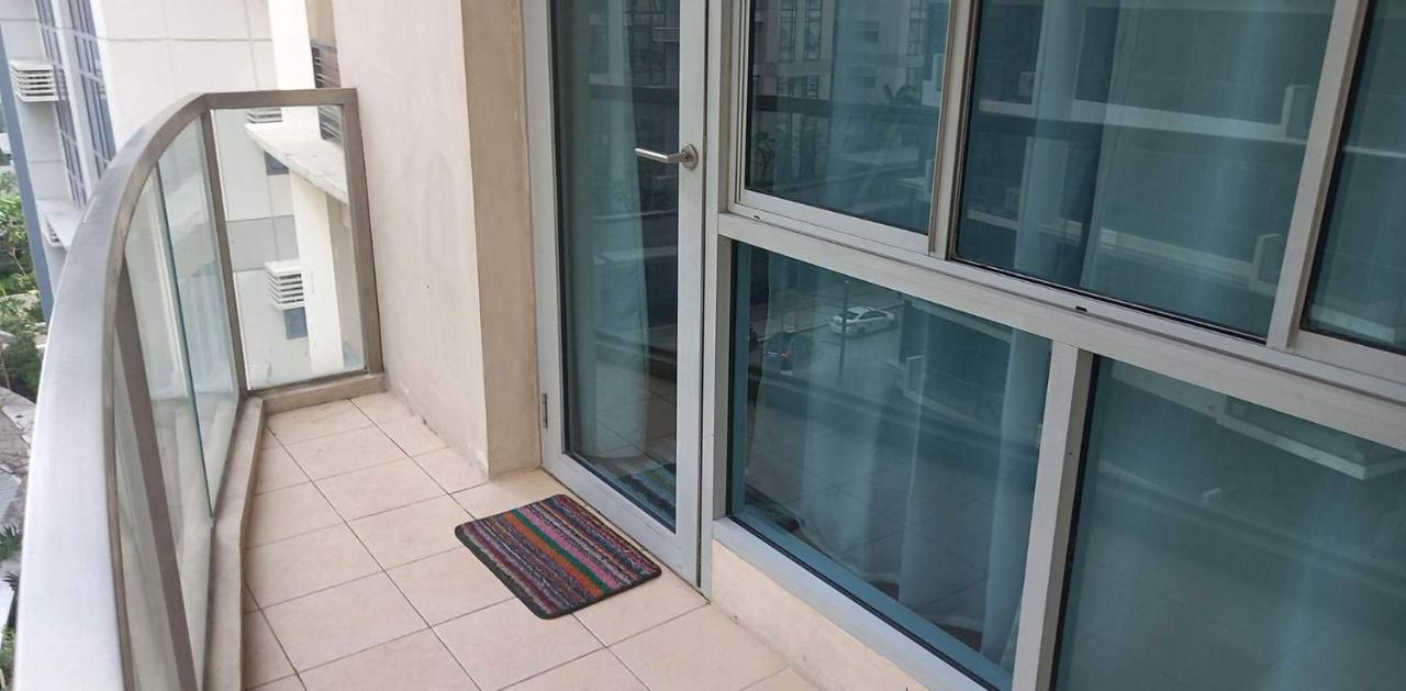 Morgan Bgc Shortwalk2 Venice Mall Free Pool Gym Apartment Manila