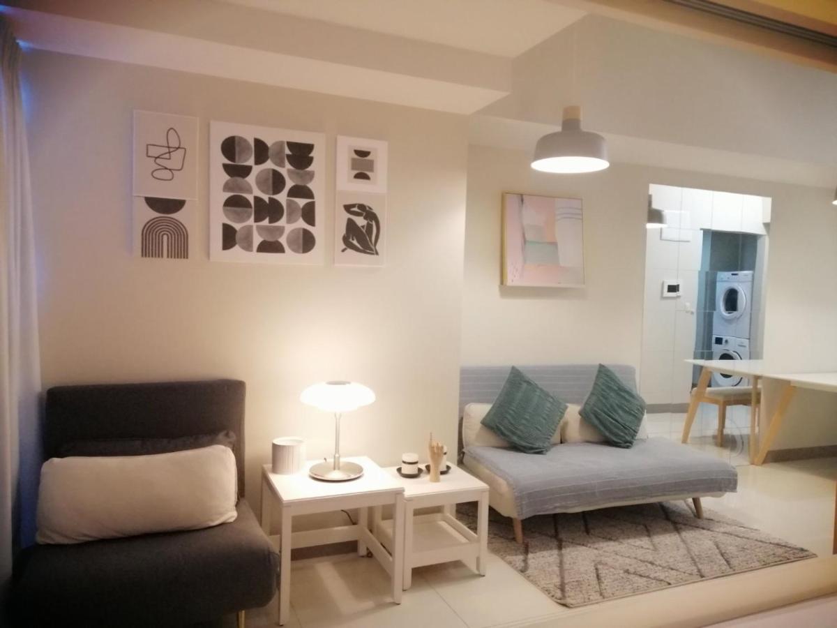 Uptown Parksuites Tower 1 Bgc By Ph Staycation *