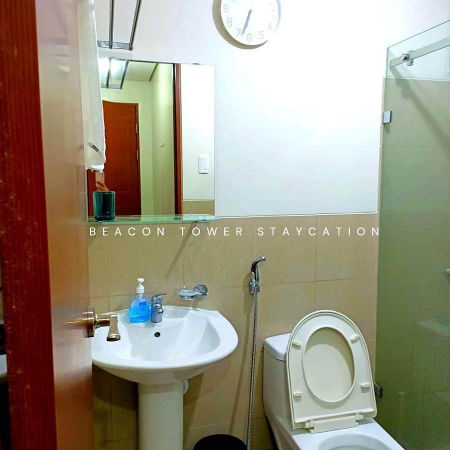 Family Size Staycation In Makati With New Year's Firework Balcony View