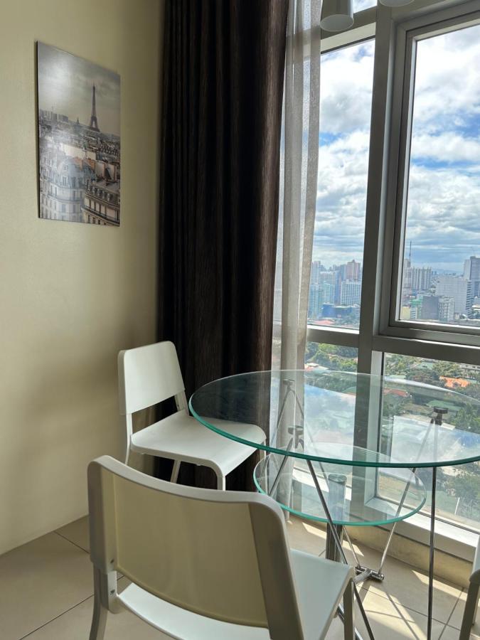 Fully Furnished 1 Bedroom Unit *