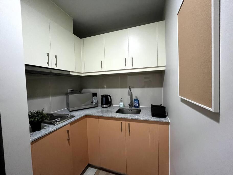 Ahlan - Uptown Parksuites Tower 2 Apartment Manila