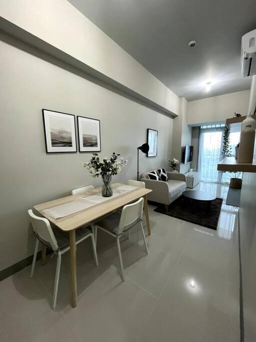 Apartment Ahlan - Uptown Parksuites Tower 2 Manila