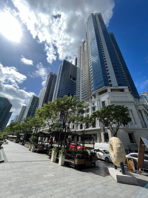 Ahlan - Uptown Parksuites Tower 2 Apartment Manila