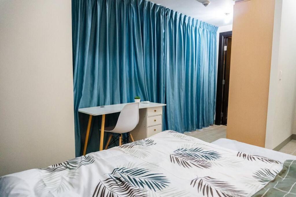 A2j Luxury 3br Uptown Balcony Bgc Near Mall * Manila