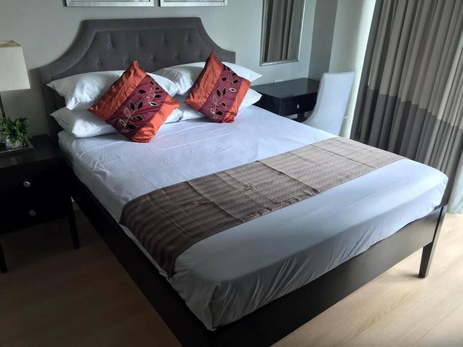 Spacious Bgc 2 Bedroom With A View Apartment