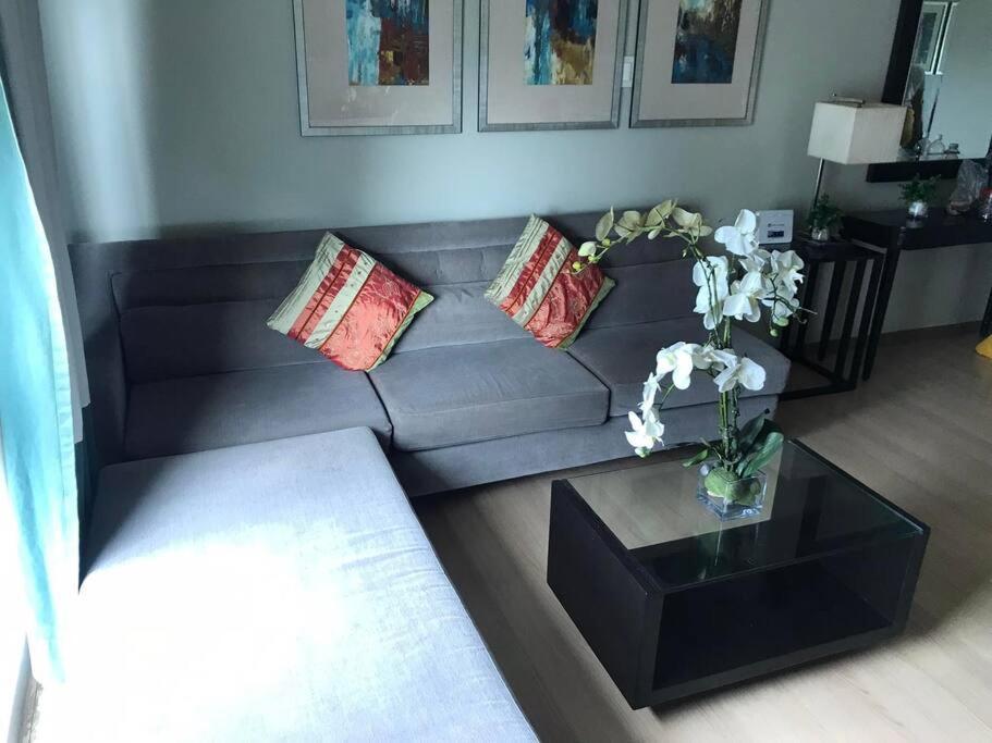 Spacious Bgc 2 Bedroom With A View Apartment *
