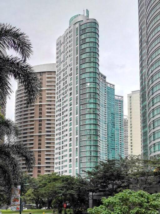 Spacious Bgc 2 Bedroom With A View
