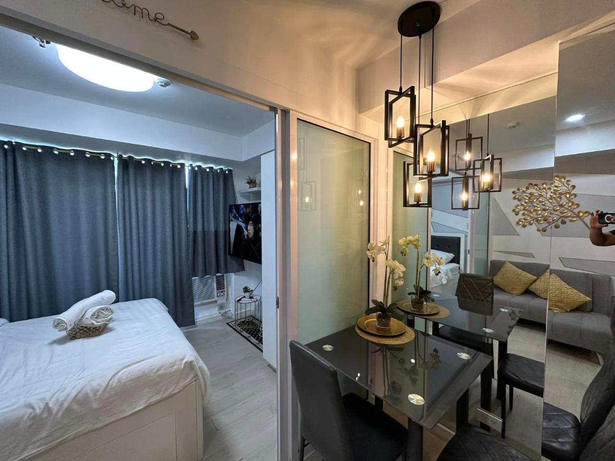 Rob's Place At Azure Beach Staycation Aparthotel Manila